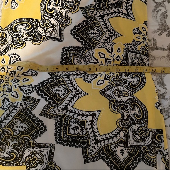 Cache form fitting halter dress. - Picture 4 of 5